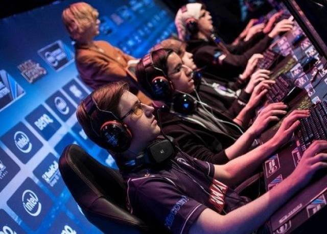 更具深度和 更具深度和